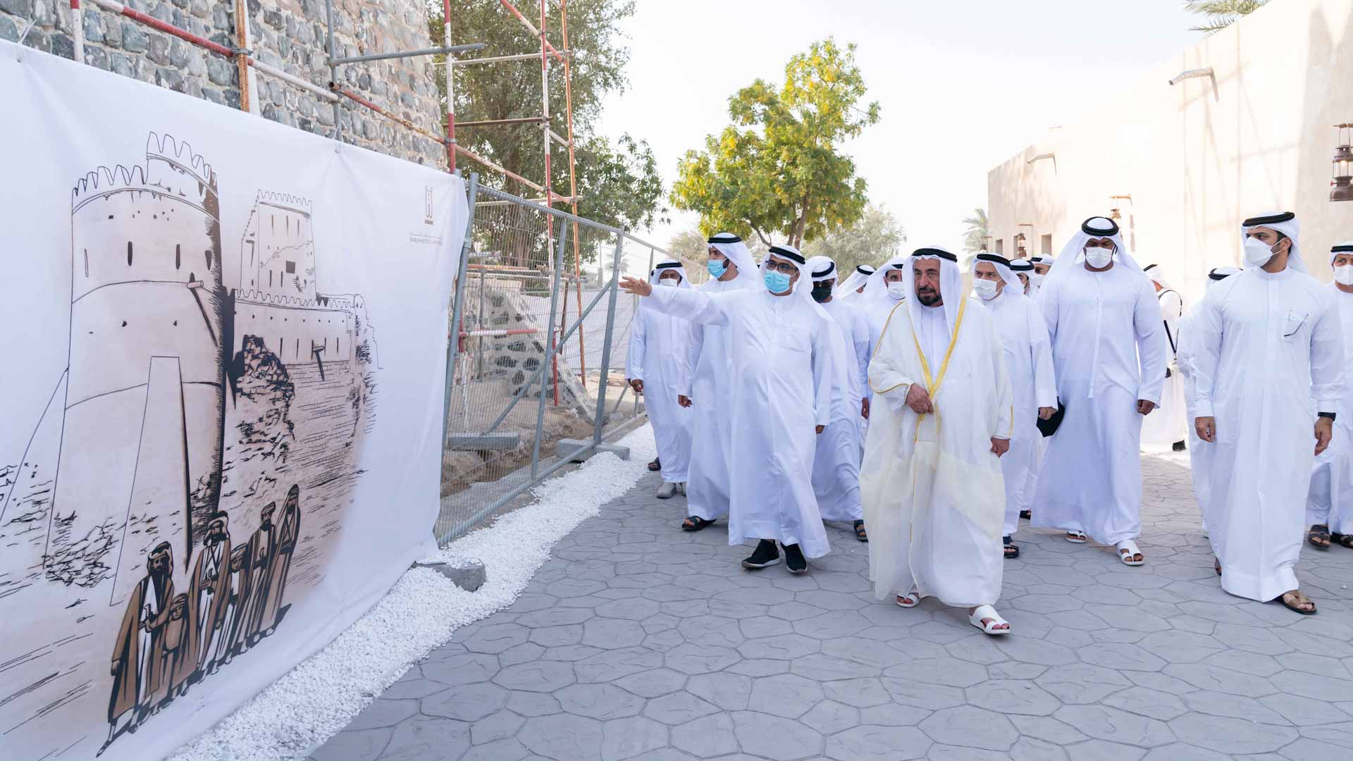 صورة بعنوان: حاكم الشارقة يدشن المرحلة الأولى من مشروع حي الحصن بمدينة كلباء 