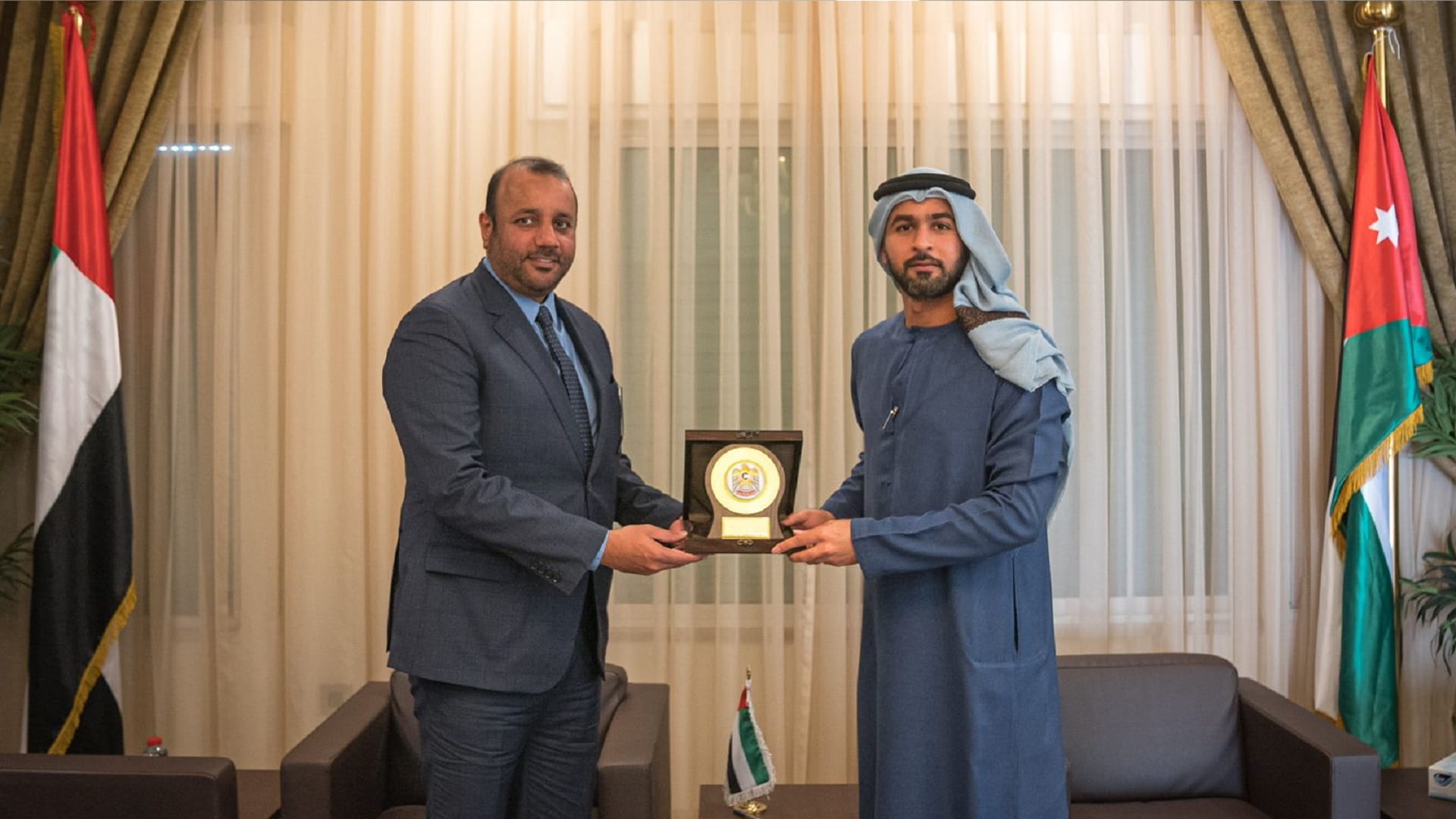 صورة بعنوان: وفد مجلس الشارقة الرياضي يزور سفارة الإمارات بعمان 