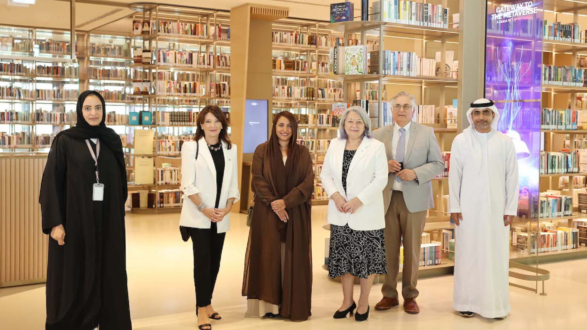 صورة بعنوان: بدور القاسمي تبحث مع الحاكم العام الكندي سبل التعاون الثقافي 