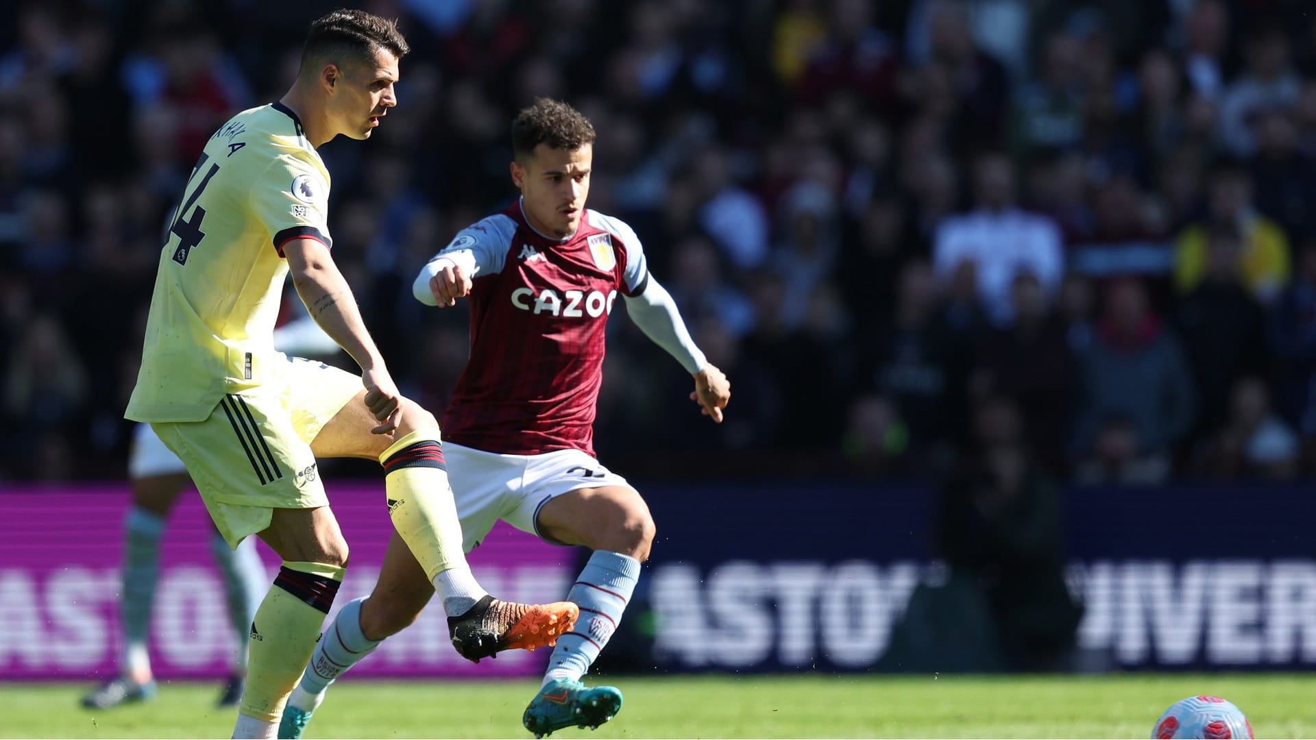 Image for the title: Arsenal tops Villa 1-0, strengthens hold on 4th place in EPL 