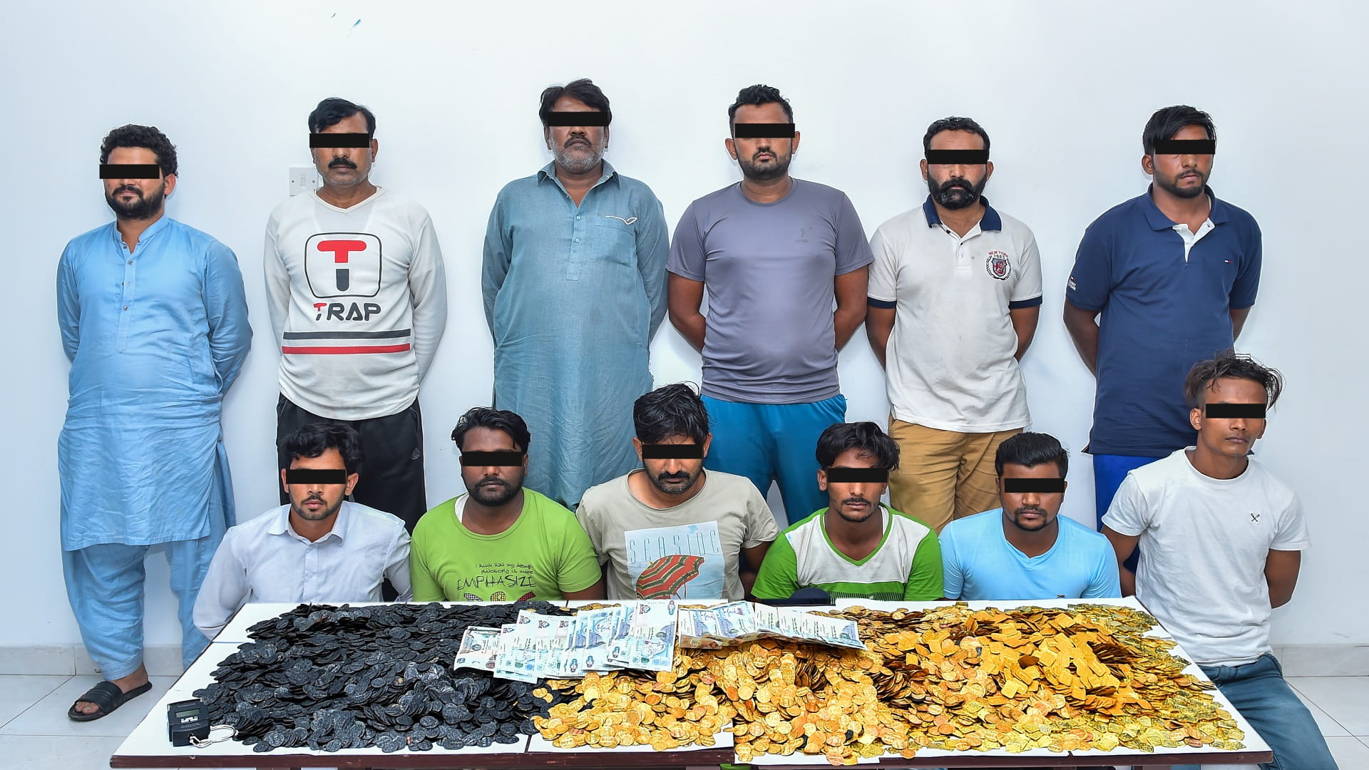 صورة بعنوان: مباحث شرطة الشارقة تسقط عصابة الذهب المغشوش وتقبض على كل أفرادها 