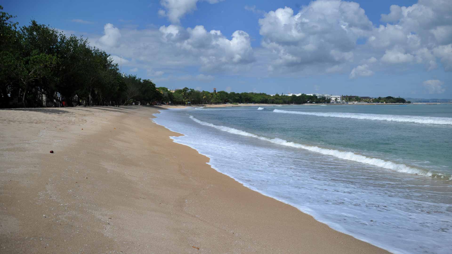 Image for the title: Two migrants dead, 26 missing in Indonesia boat accident 