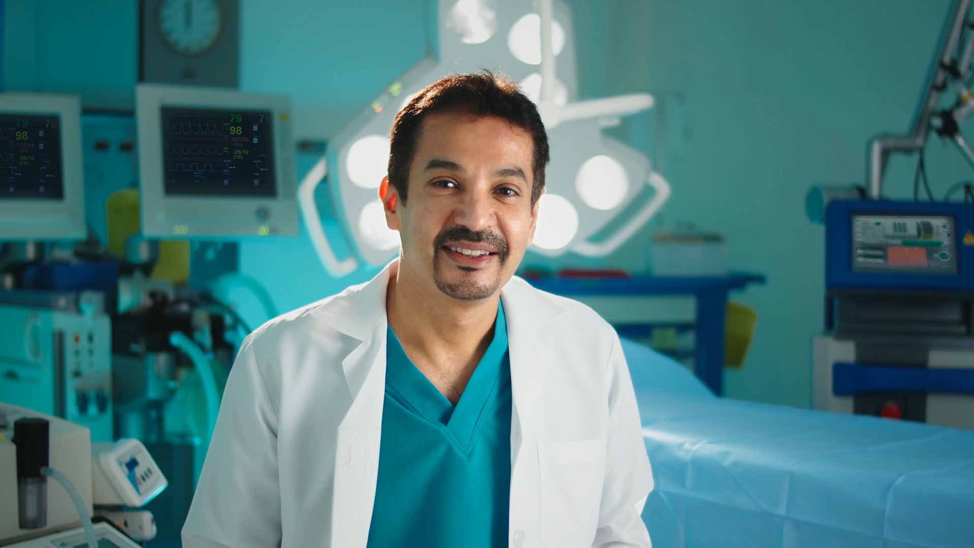 صورة بعنوان: صقر المعلا:961 عملية و15جراحة روبوتية خلال شهرين بمستشفى القاسمي  