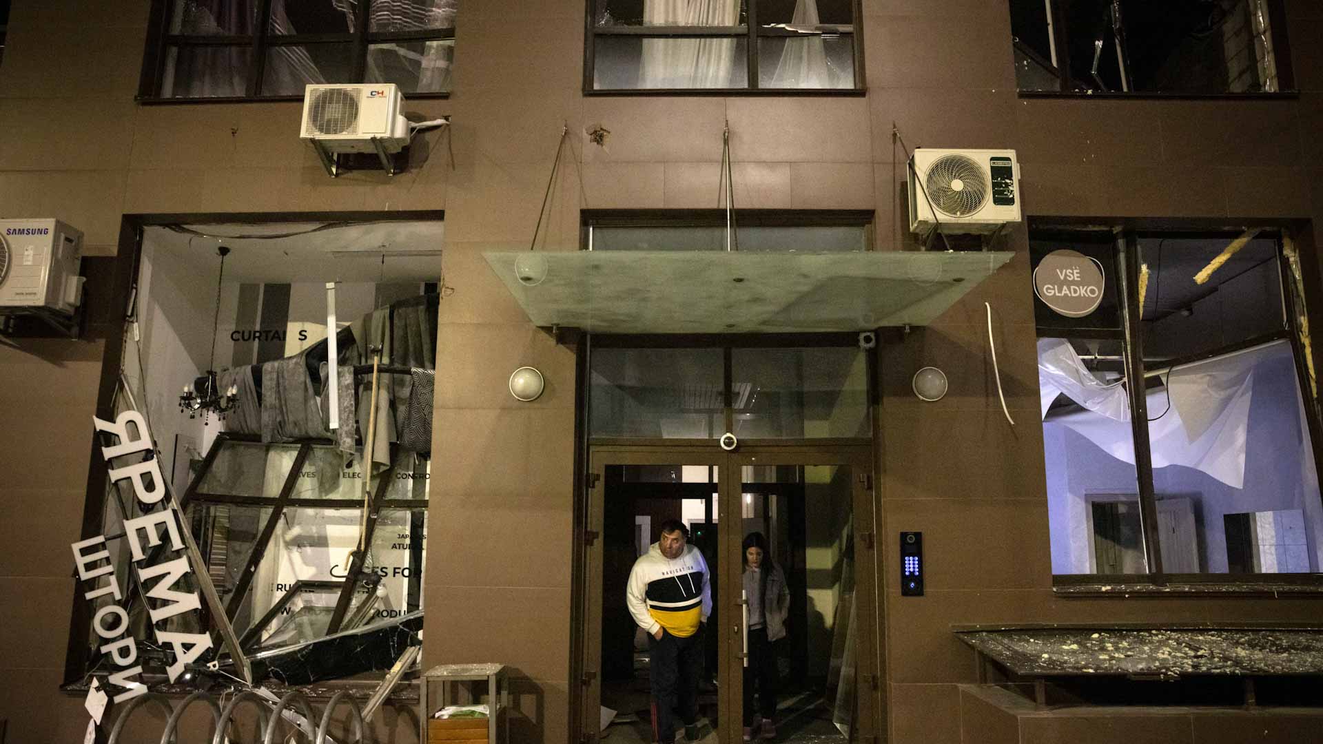 Image for the title: Ukraine rejects Russian ultimatum to surrender Mariupol 