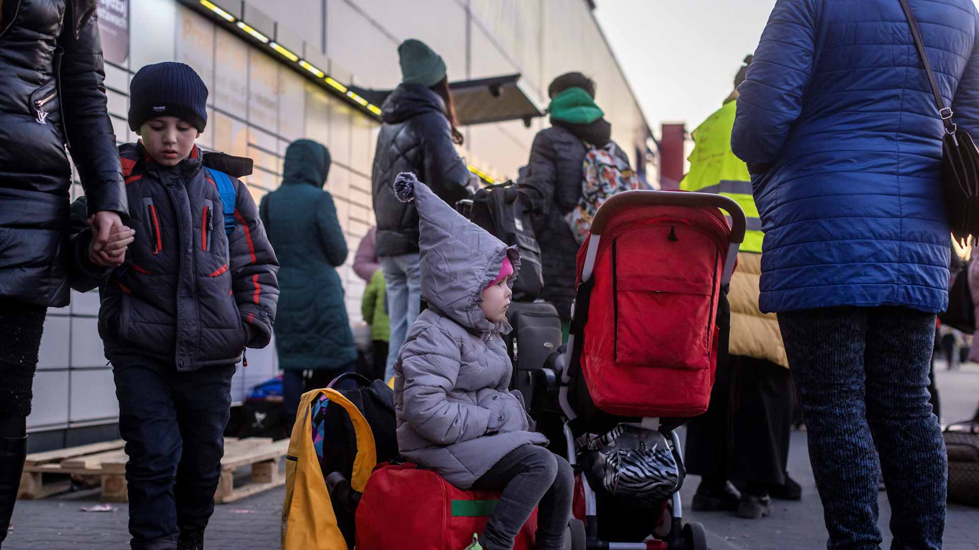 Image for the title: Flow of Ukrainian refugees testing limits of Europe's capacity 