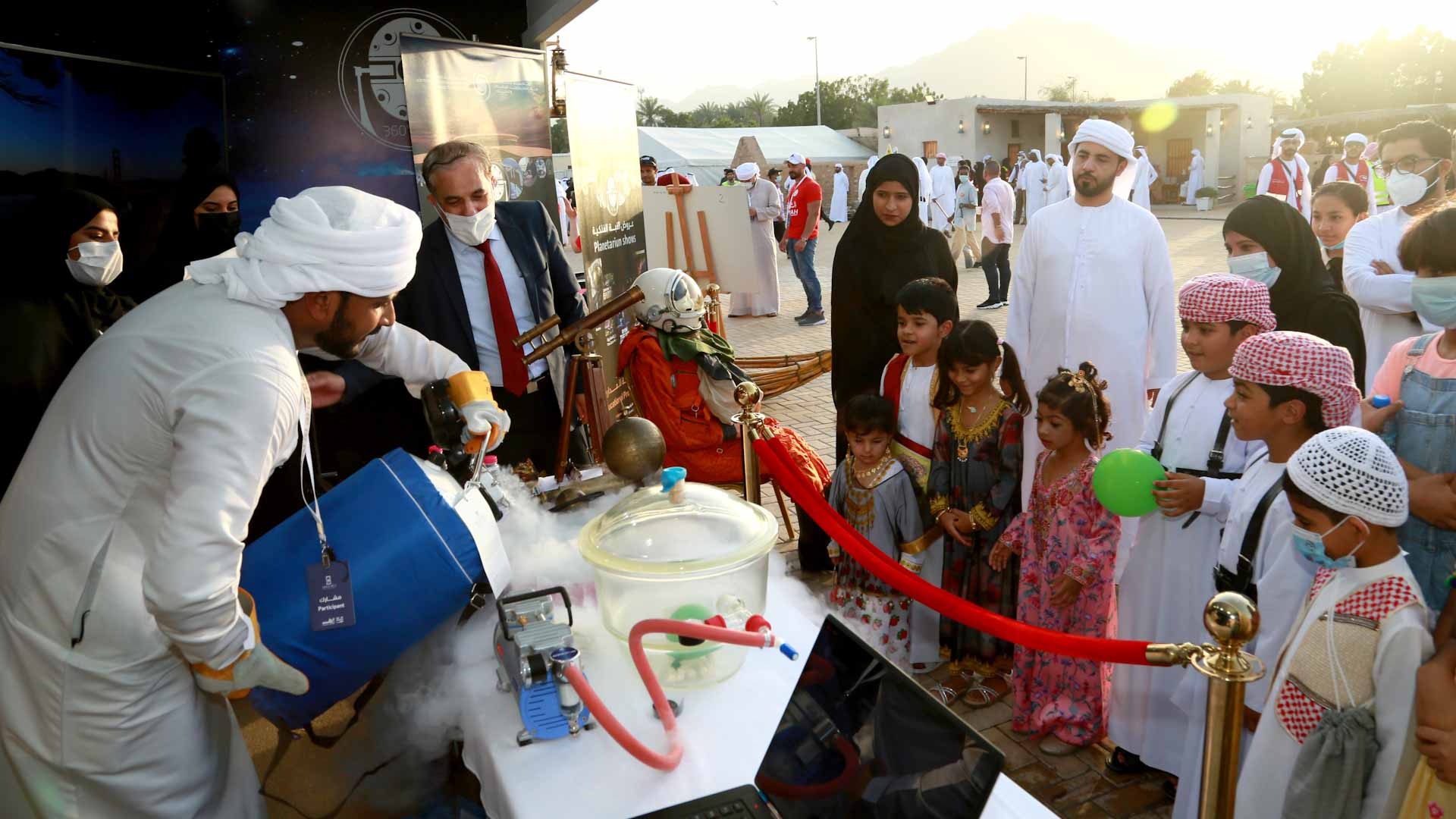 صورة بعنوان: "الشارقة لعلوم الفضاء" تعرف بدورها العلمي في أيام التراث بخورفكان 