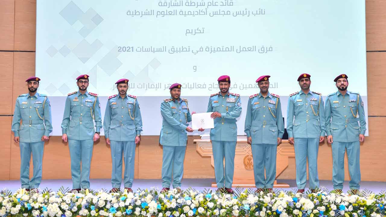 صورة بعنوان: شرطة الشارقة تكرّم كوكبة من المتميزين في المجال المؤسسي 