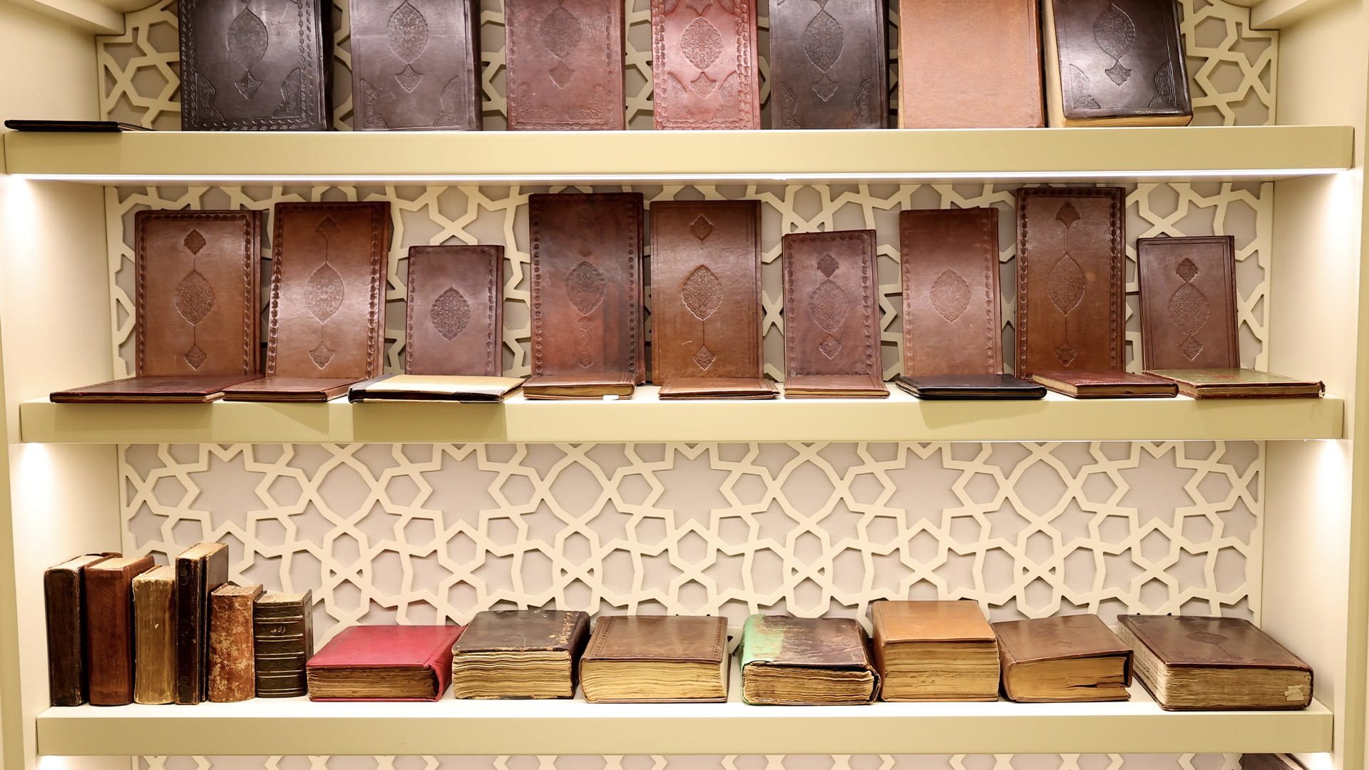 صورة بعنوان: أمناء مجامع اللغة العربية بدول إفريقيا يزورون مجمع القرآن الكريم 