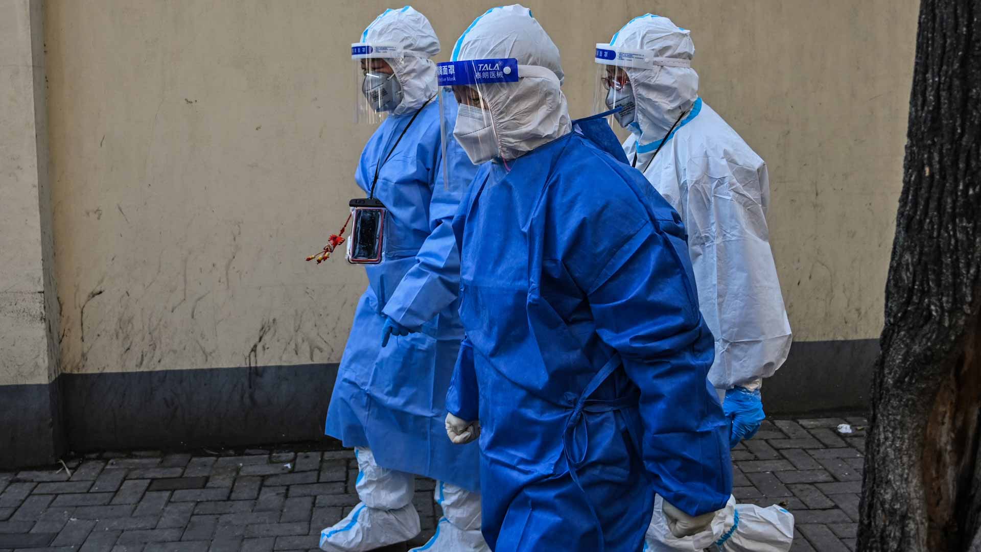 Image for the title: Shanghai warns against 'panic' as Covid cases mount 