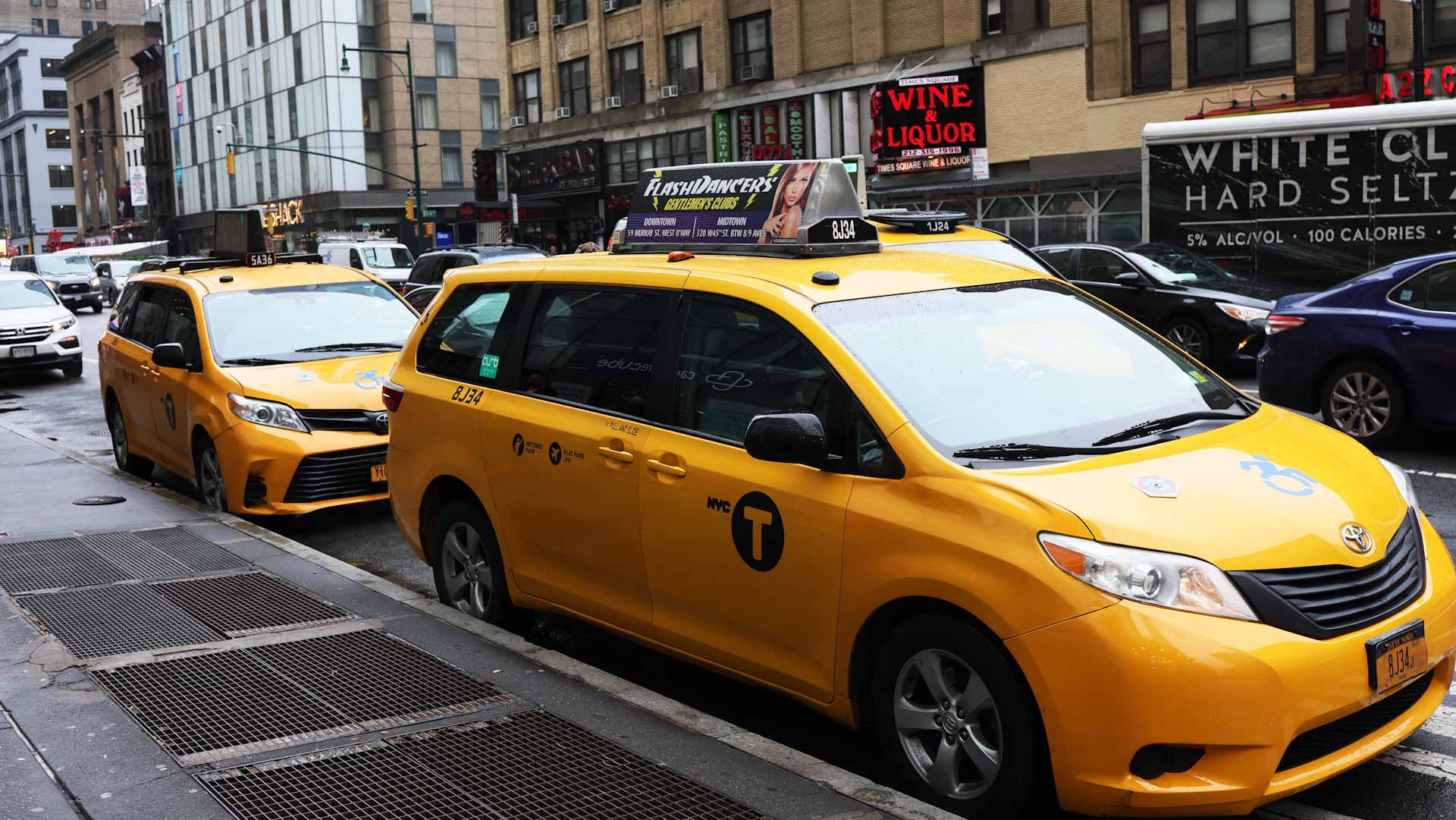 Image for the title: Uber to integrate its network with New York yellow cabs 