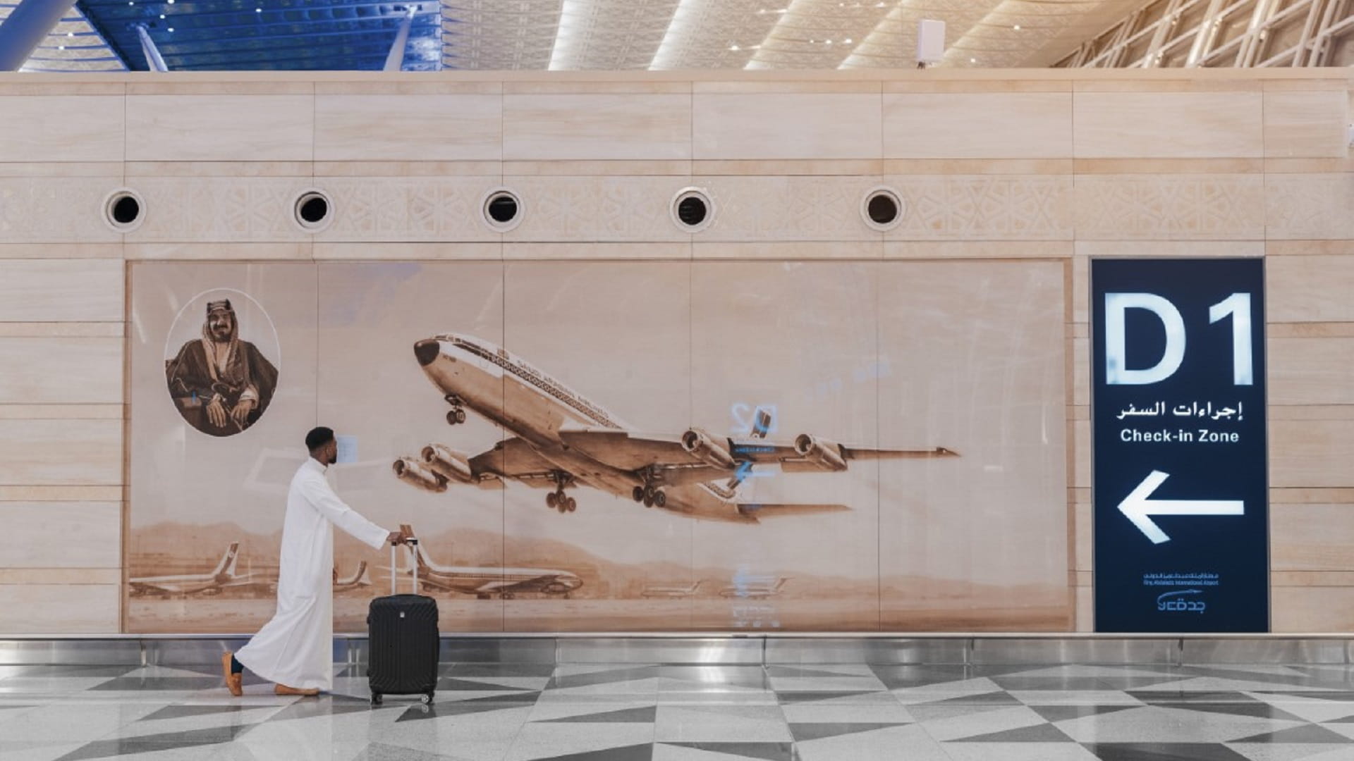 صورة بعنوان: السعودية تُعيد فتح برنامج التأشيرة عند الوصول لـ3 فئات 