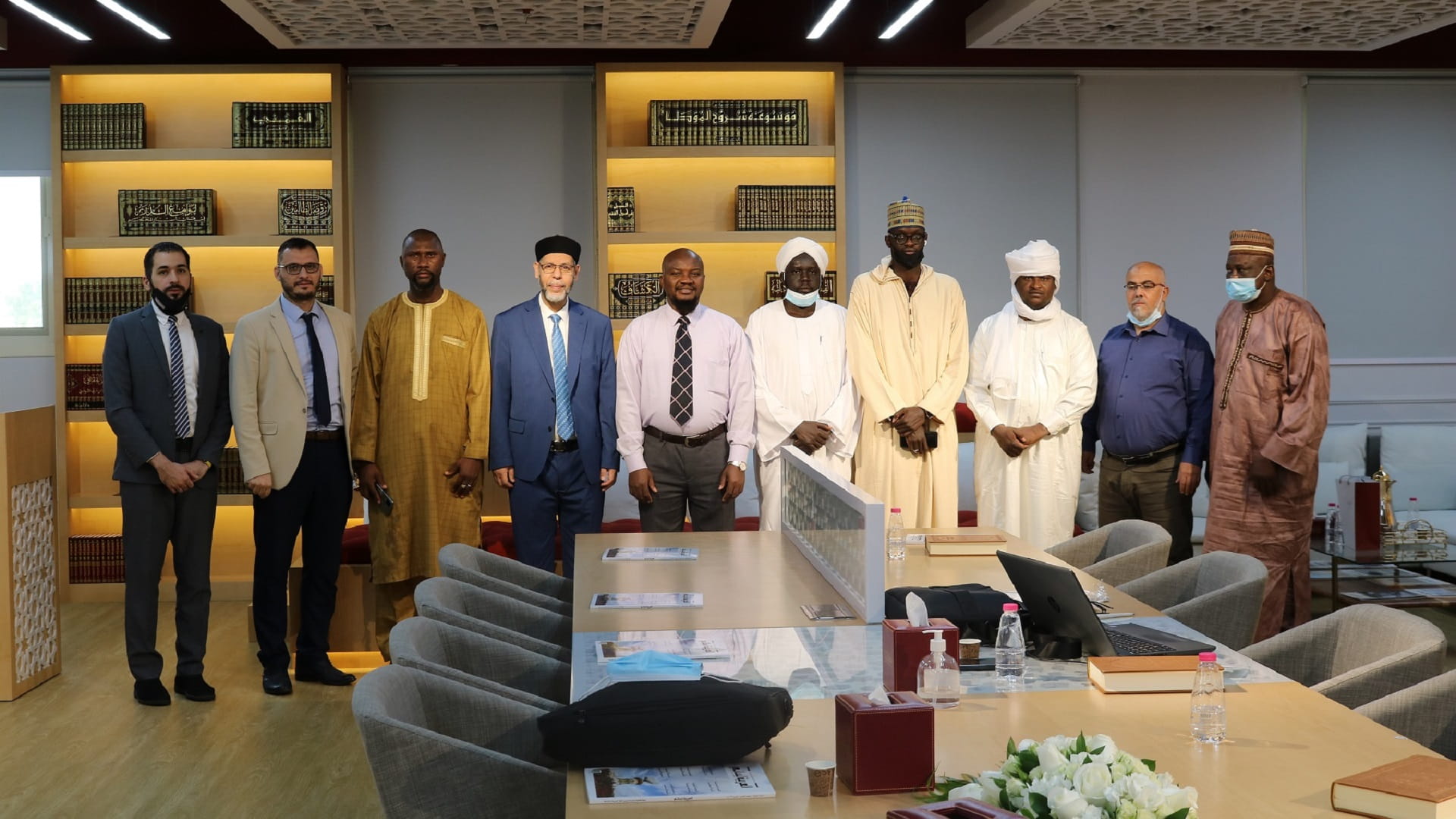 صورة بعنوان: مجمع اللغة العربية في الشارقة يبحث التعاون مع اللغويين الأفارقة 