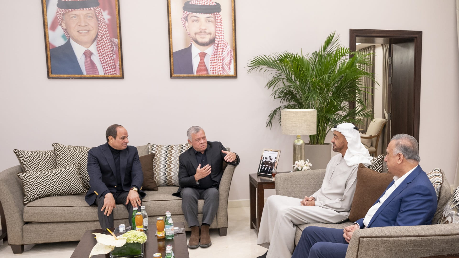 صورة بعنوان: محمد بن زايد يبحث مع ملك الأردن والسيسي والكاظمي تعزيز العلاقات 