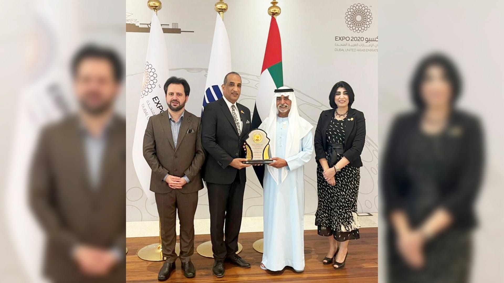 صورة بعنوان: نهيان بن مبارك يتسلم وسام الشخصية الأكثر إبداعاً 