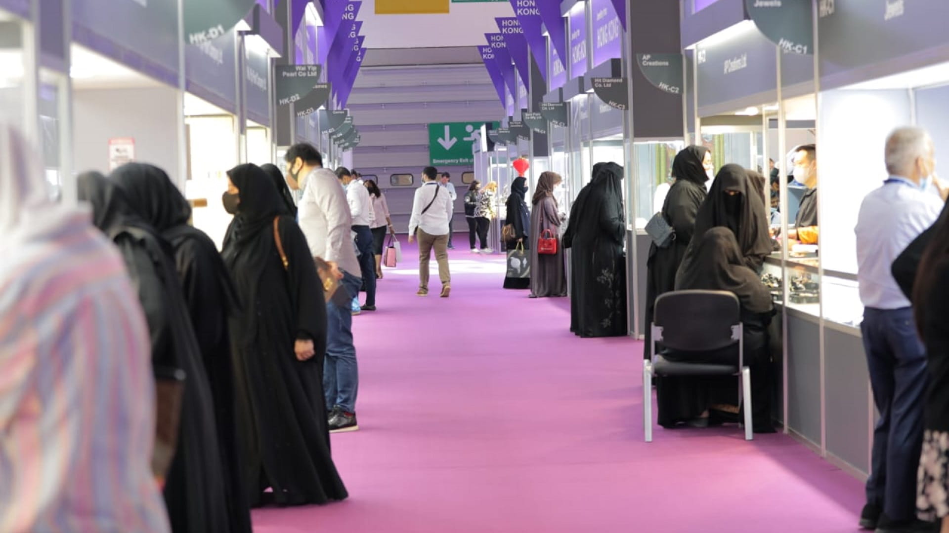 صورة بعنوان: معرض "الساعات والمجوهرات" يمنح العارضين منصة إقليمية للتسويق 