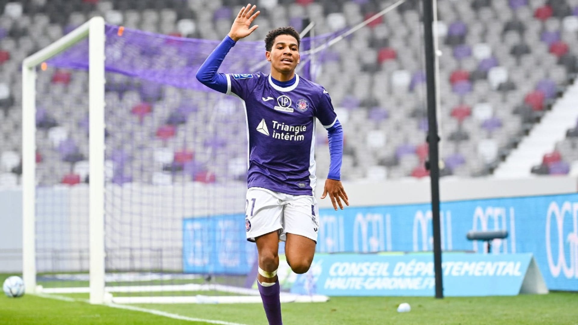 صورة بعنوان: باير ليفركوزن يخسر جهود نجمه الفرنسي أمين عدلي لنهاية الموسم 