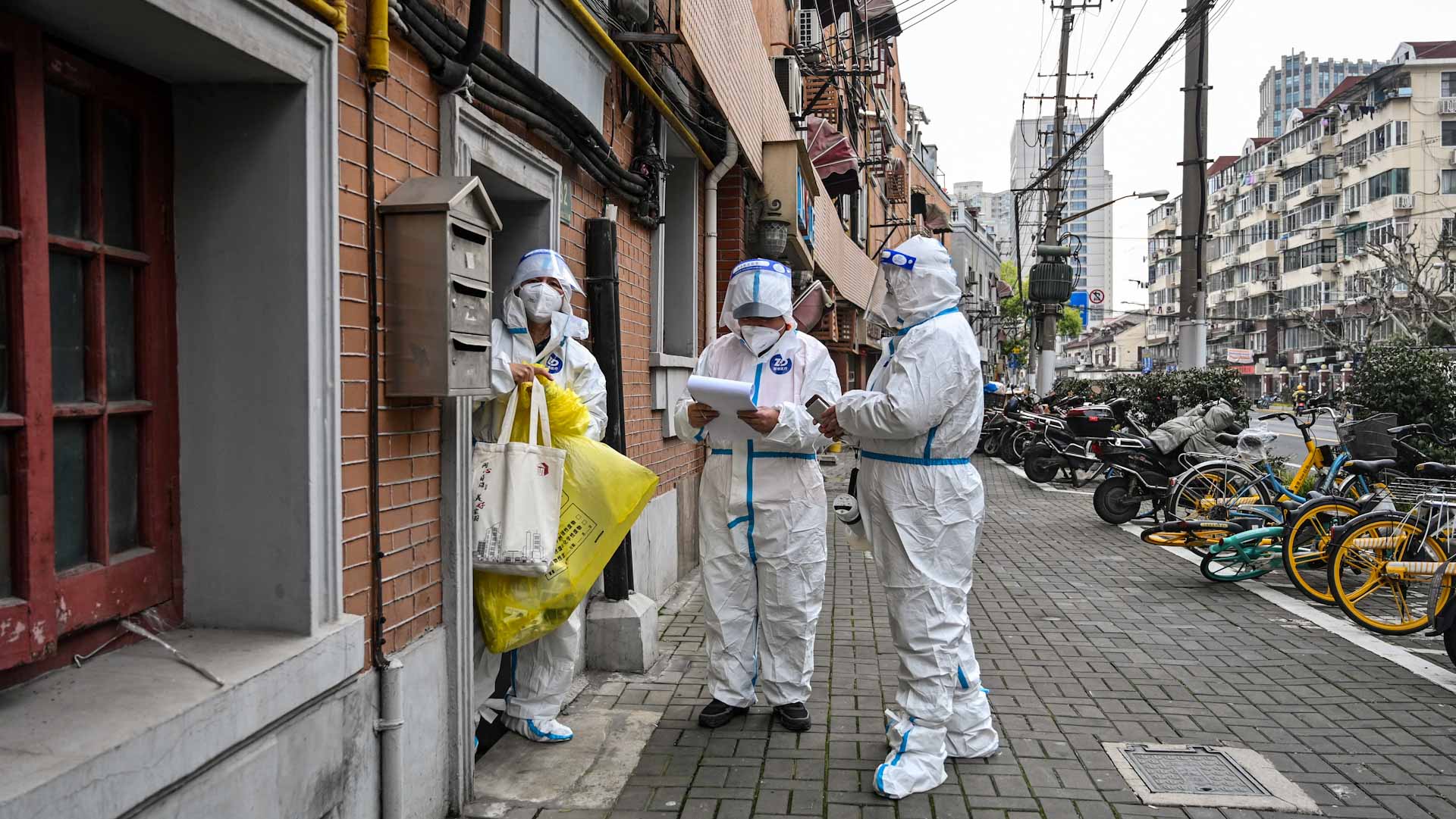 Image for the title: Transport locked down in Shanghai as COVID cases surge 