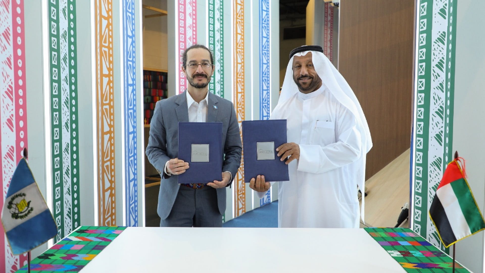 صورة بعنوان: "غرفة الشارقة" توقع مذكرة مع غواتيمالا لتعزيز العلاقات التجارية  