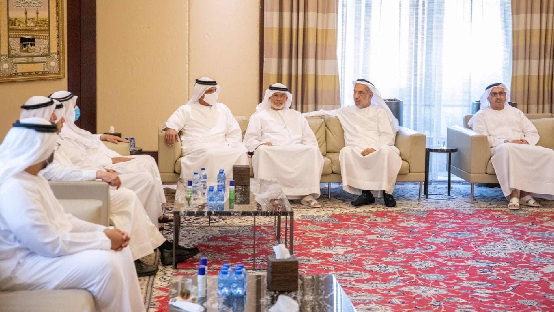 صورة بعنوان: حاكم رأس الخيمة يقدم واجب العزاء بوفاة عذبة ماجد الغرير 