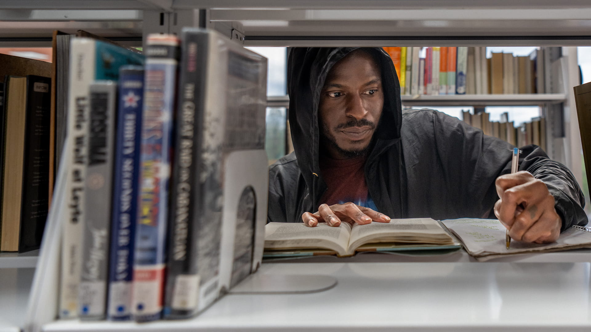 صورة بعنوان: مبادرة بوليفية للعفو عن السجناء من خلال القراءة 