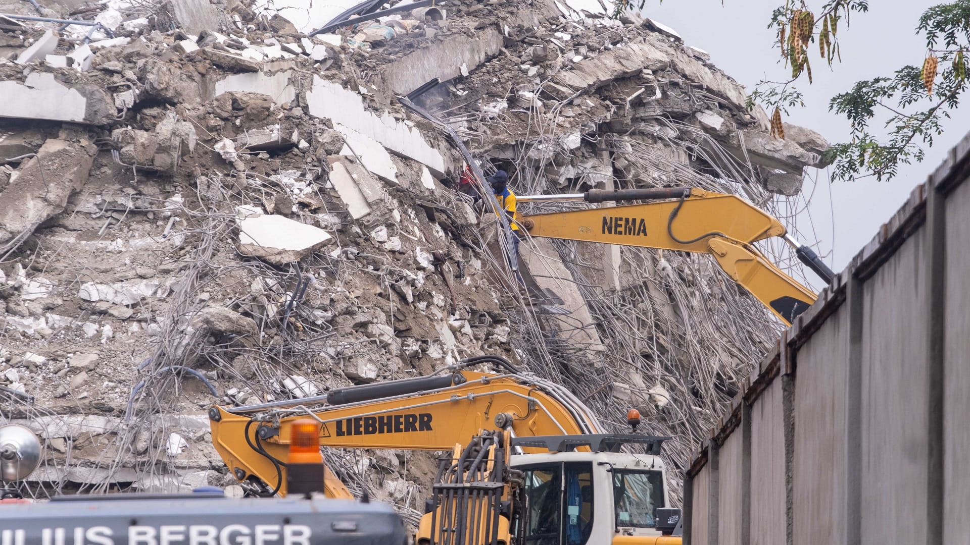 Image for the title: Eight dead, 23 rescued in Nigeria building collapse 