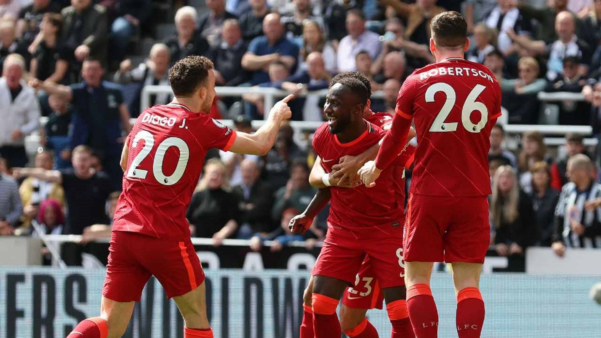 صورة بعنوان: ليفربول الإنجليزي يقترب من رباعية تاريخية في موسم 2022  