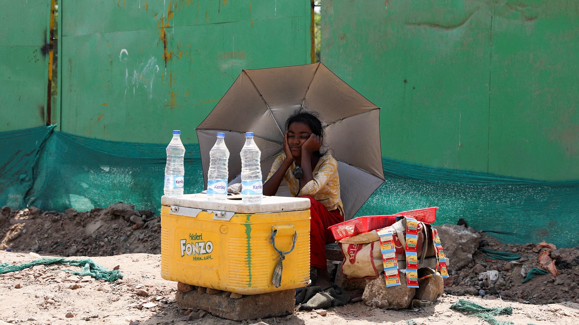صورة بعنوان: الحرارة الشديدة تتسبب بـ25 وفاة في ولاية ماهاراشترا الهندية 