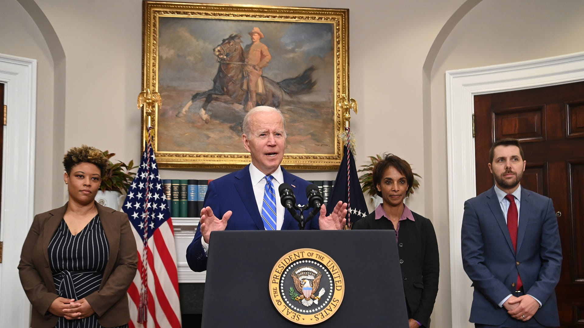 Image for the title: Biden says will discuss 'additional' Russia sanctions with G7 