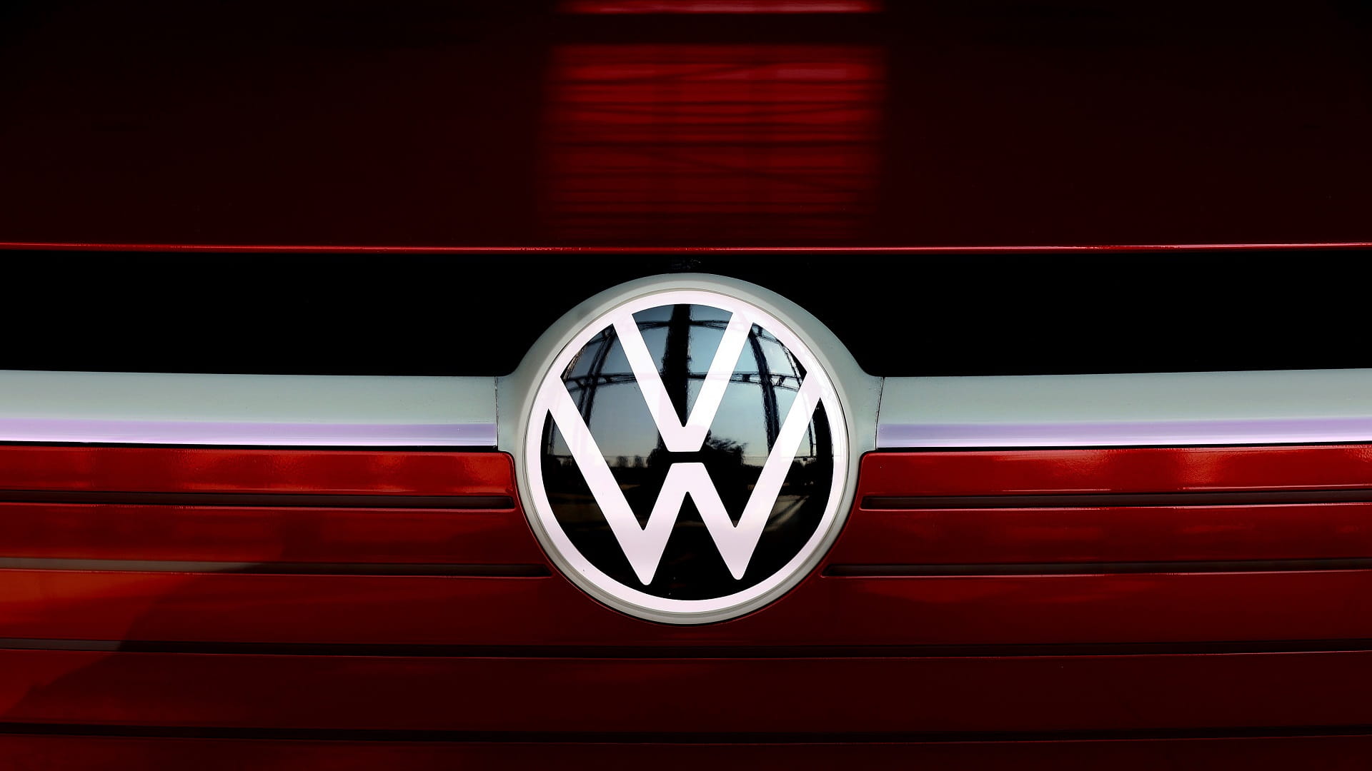 Image for the title: Volkswagen: all brands have halted paid activities on Twitter 