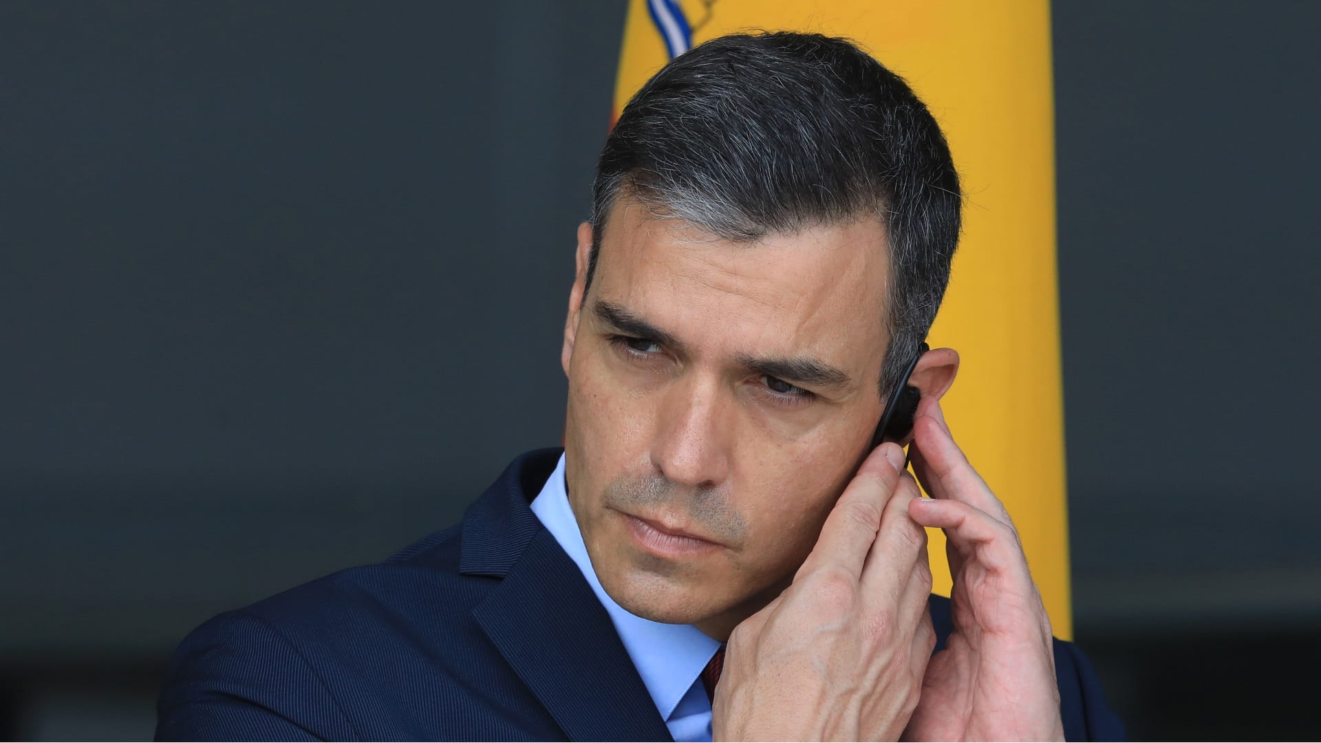 Image for the title: Spain spy chief in hot seat over phone hacking scandal 