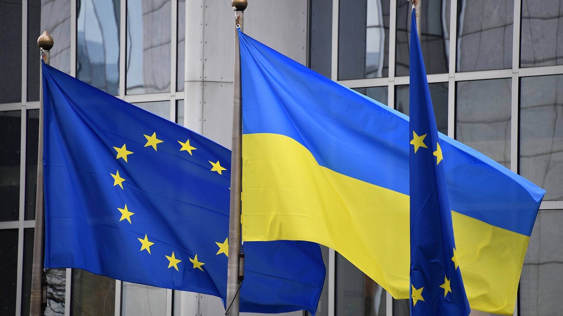 Image for the title: EU members wrangle over plan to ban Russian oil 