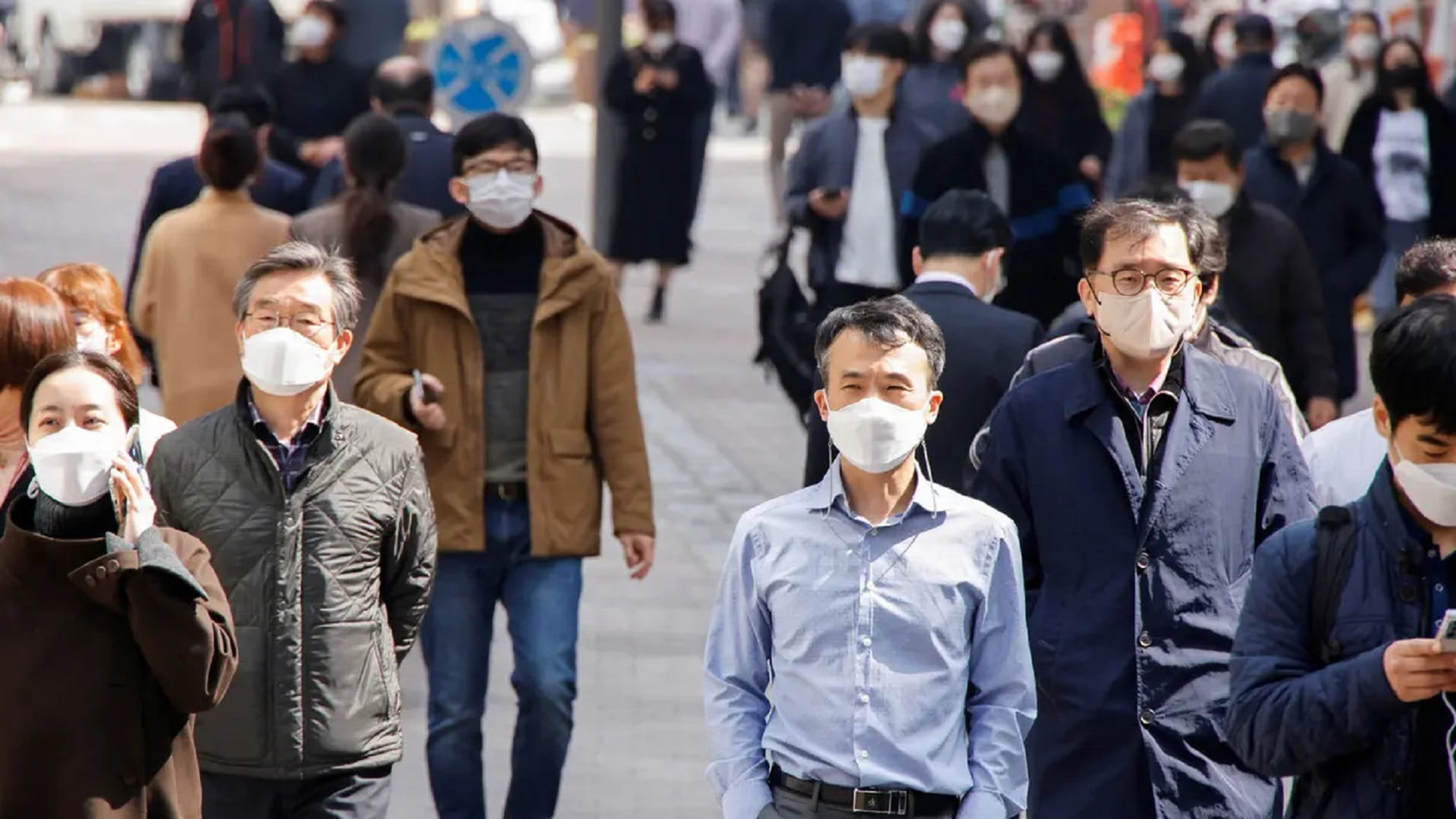 Image for the title: South Korea reports 39,600 new COVID-19 cases, 83 deaths 