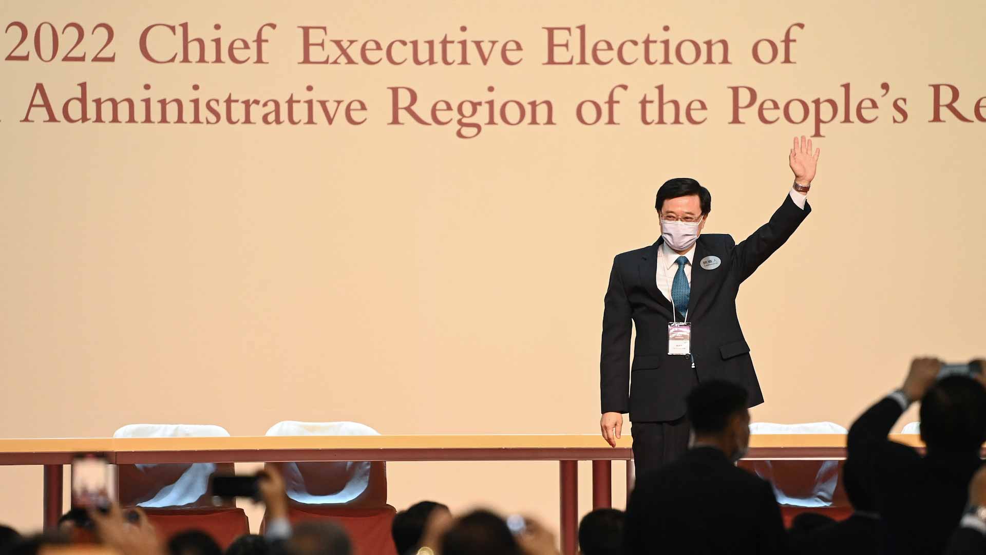 صورة بعنوان: إعلان جون لي رئيساً للسلطة التنفيذية في هونغ كونغ 