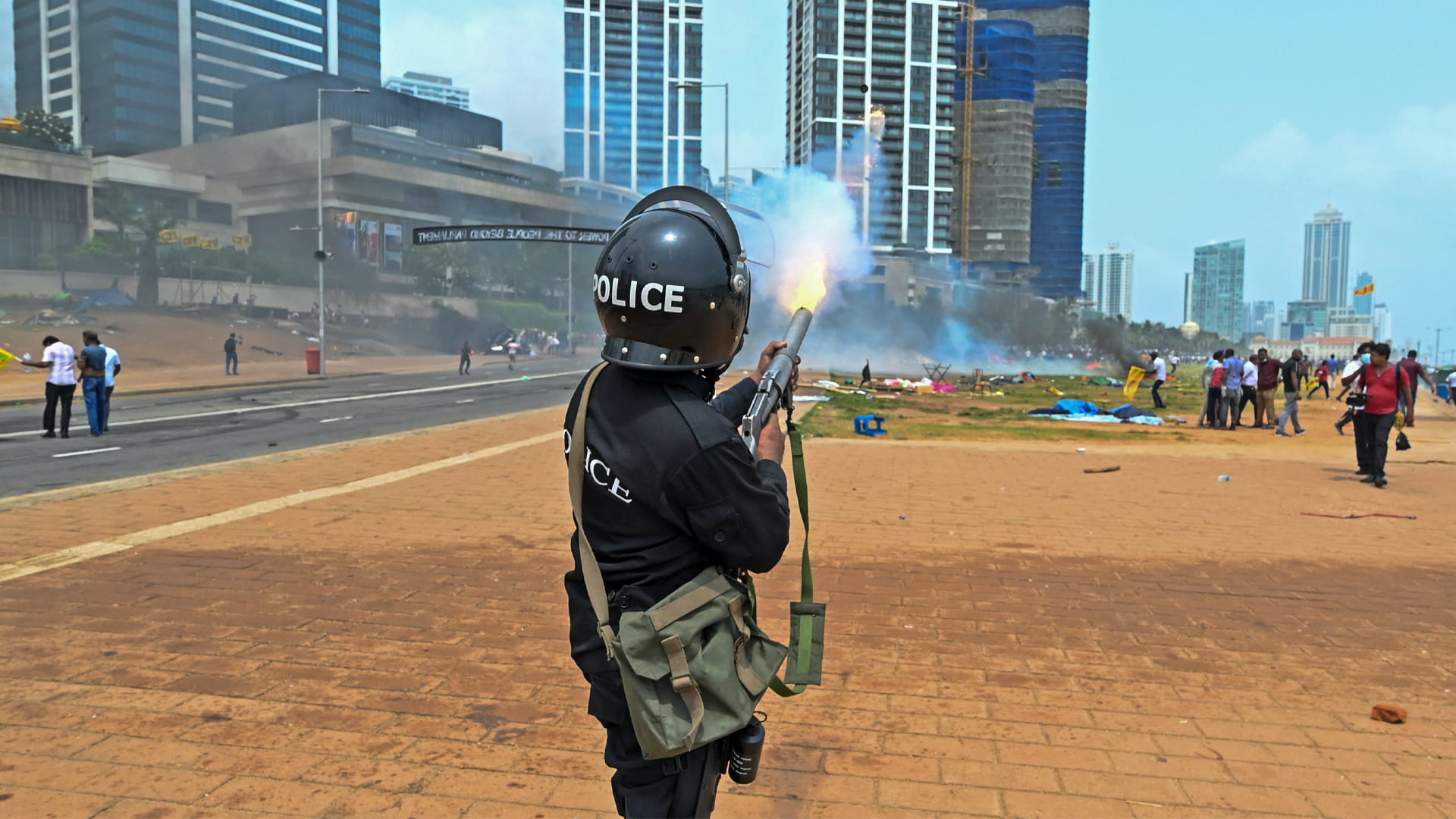 صورة بعنوان: وفاة نائب من الحزب الحاكم في سريلانكا واستقالة رئيس الوزراء 