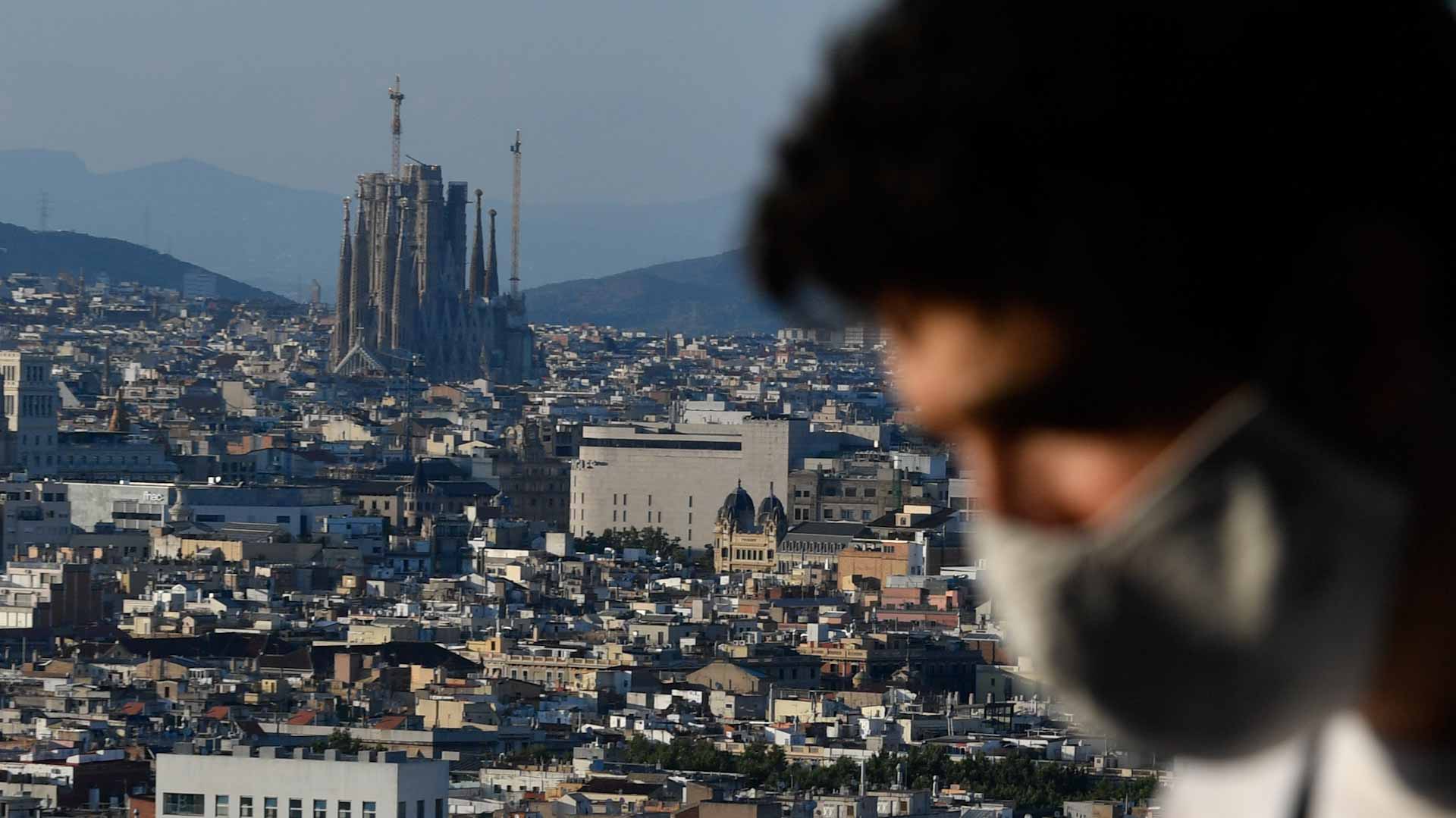 Image for the title: Pandemic pushes Spanish workers out of the shadows 