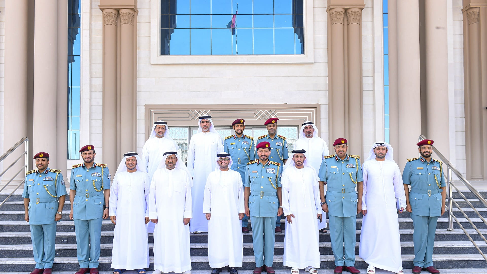 صورة بعنوان: لجنة الاستشاري تطلع على الخطط الأمنية للقيادةالعامة لشرطة الشارقة 