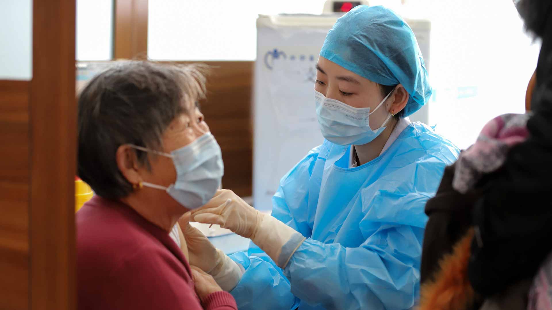 Image for the title: China: Zero-COVID strategy buys time to vaccinate more people 