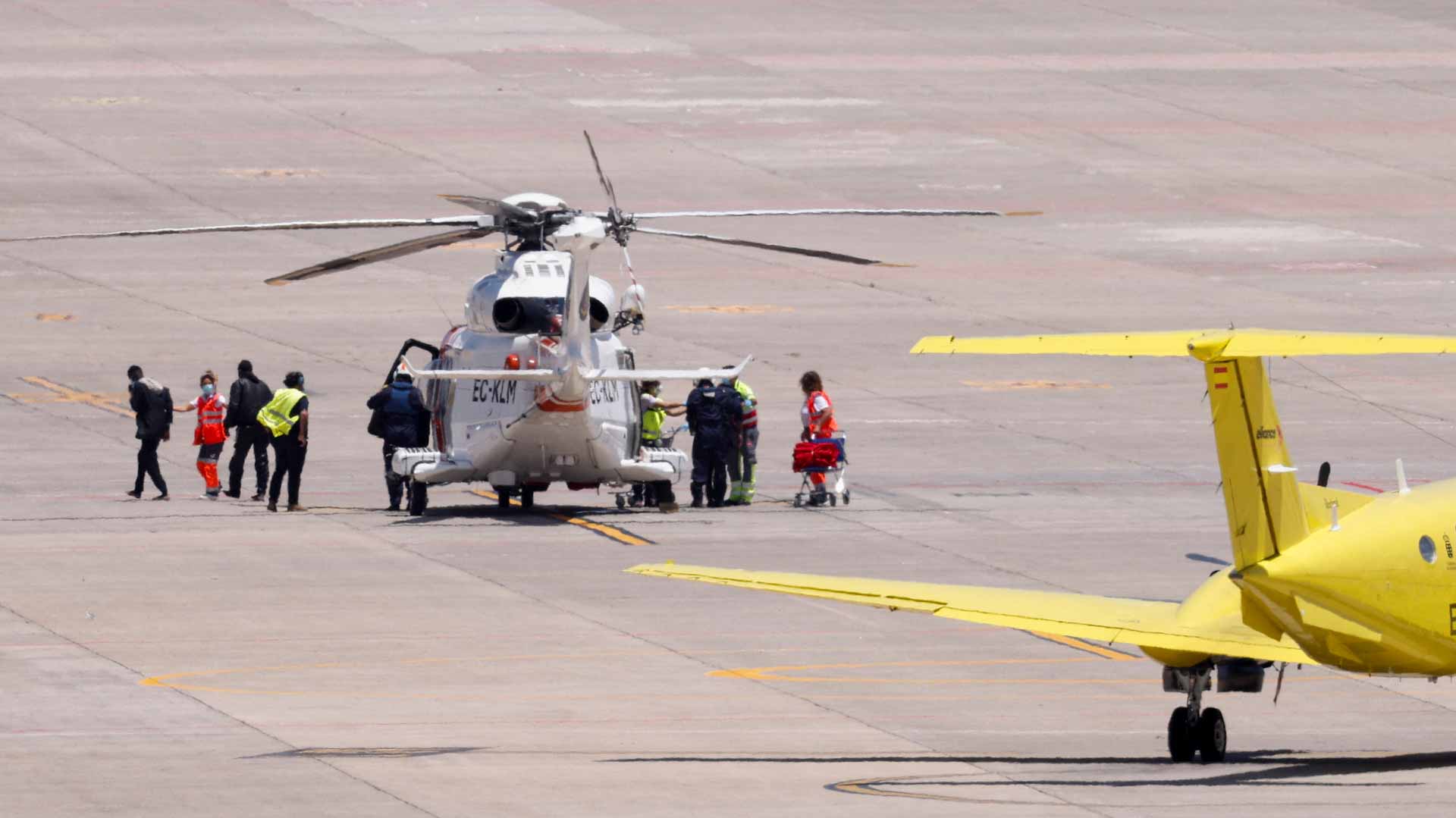 صورة بعنوان: إسبانيا تنقذ 13 مهاجراً قبالة جزر الكناري وفقدان أكثر من 20 شخصاً 