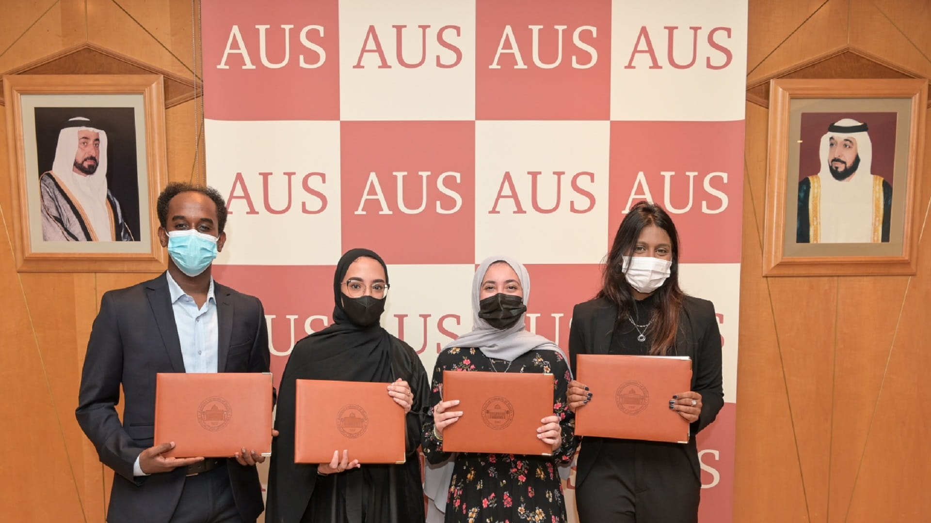 صورة بعنوان: 4 طلبة يحصلون على منحة الشيخ خليفة في "أميركية الشارقة" 