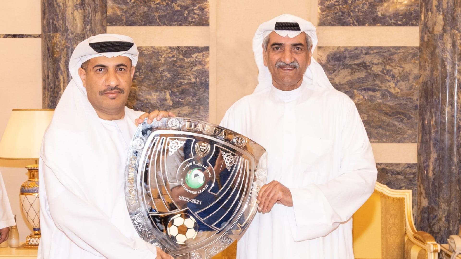 صورة بعنوان: الشرقي يستقبل فريق نادي دبا الفجيرة الفائز بدرع دوري "الأولى" 