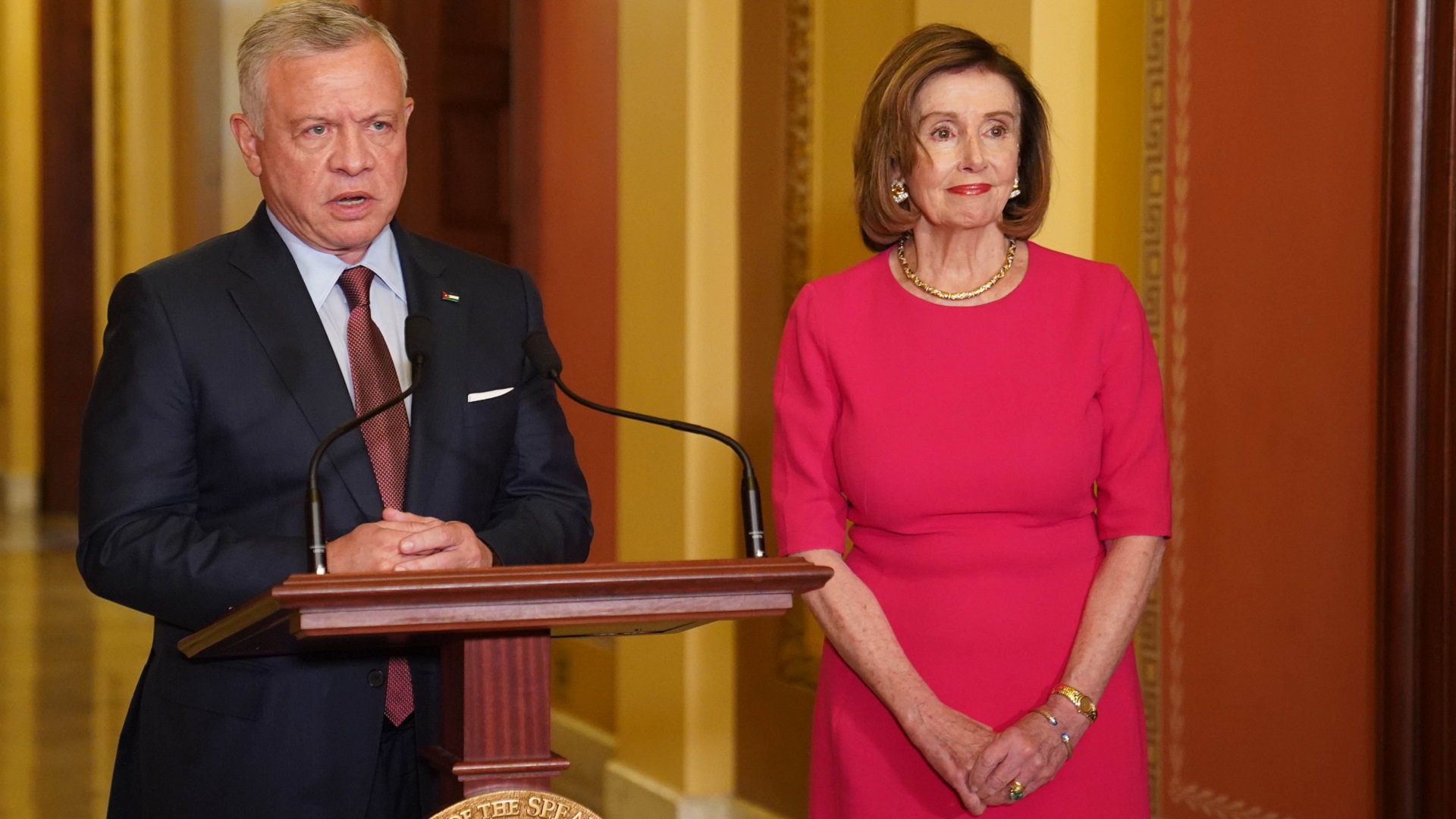 صورة بعنوان: العاهل الأردني يلتقي برئيسة مجلس النواب الأميركي 