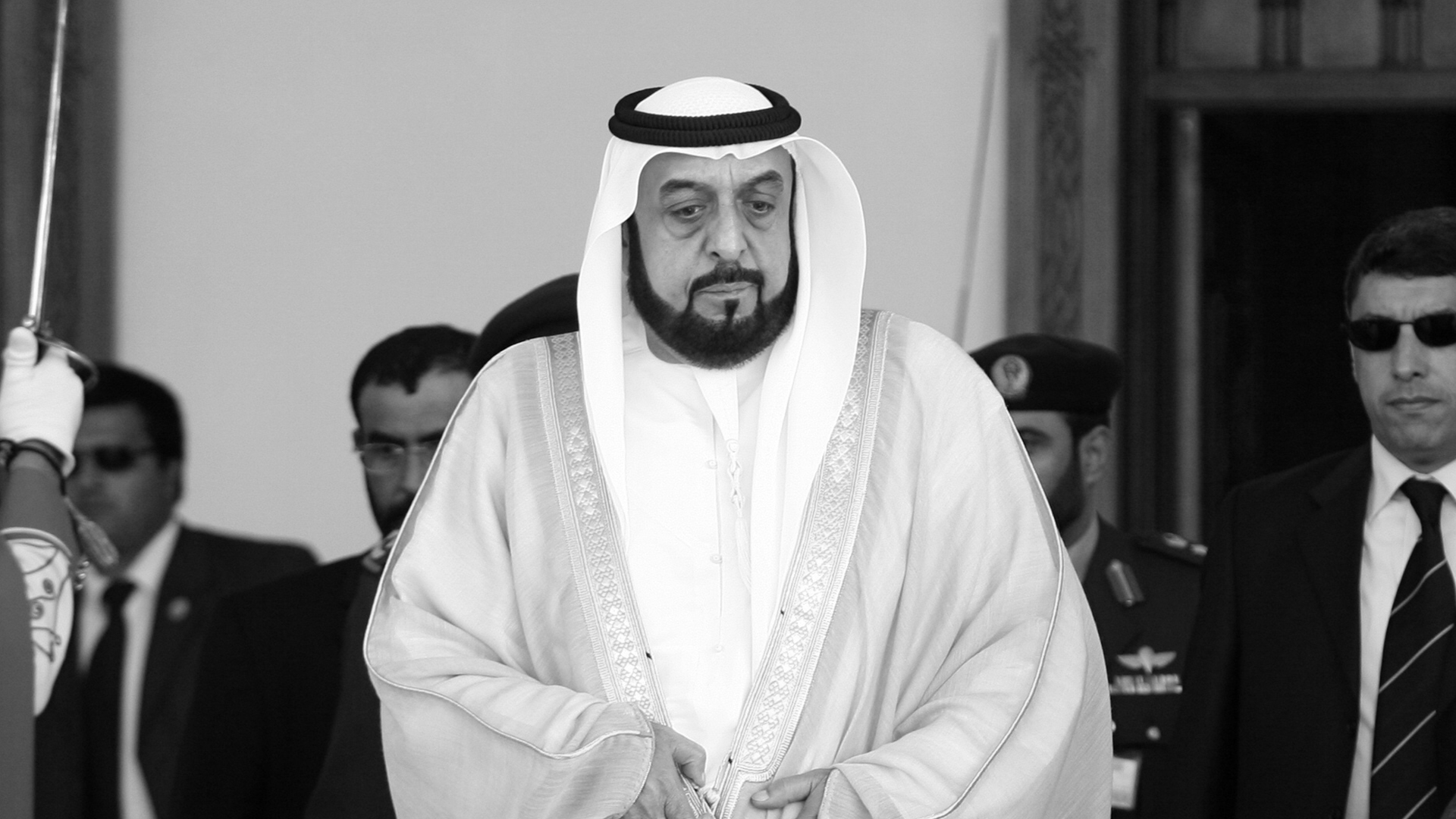 صورة بعنوان: الرئيس عباس ينعى الشيخ خليفة بن زايد ويعلن الحداد وتنكيس الأعلام 
