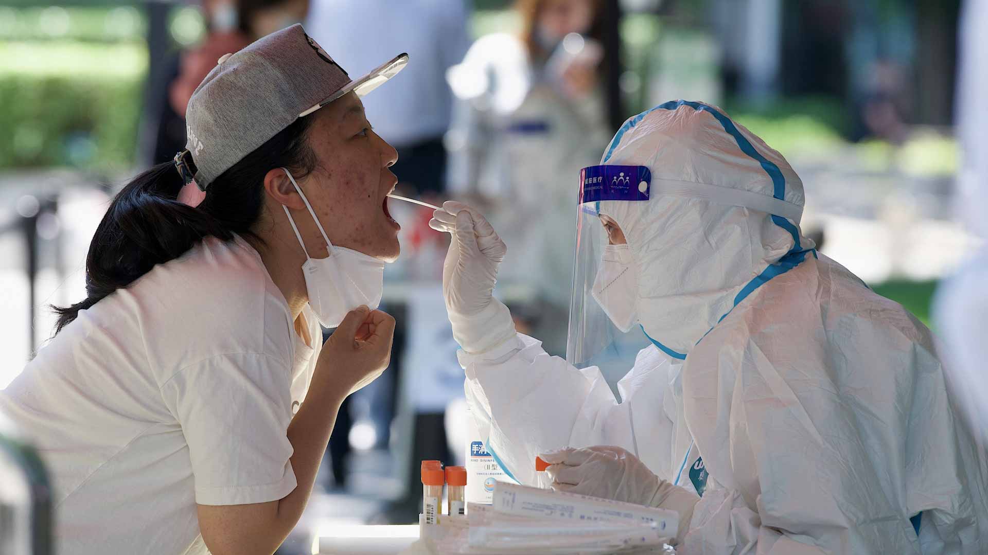 Image for the title: Beijing students protest against Covid controls 
