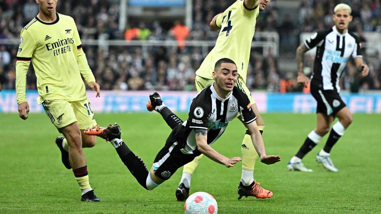 صورة بعنوان: نيوكاسل يونايتد يتخطى أرسنال في الدوري الإنجليزي الممتاز  