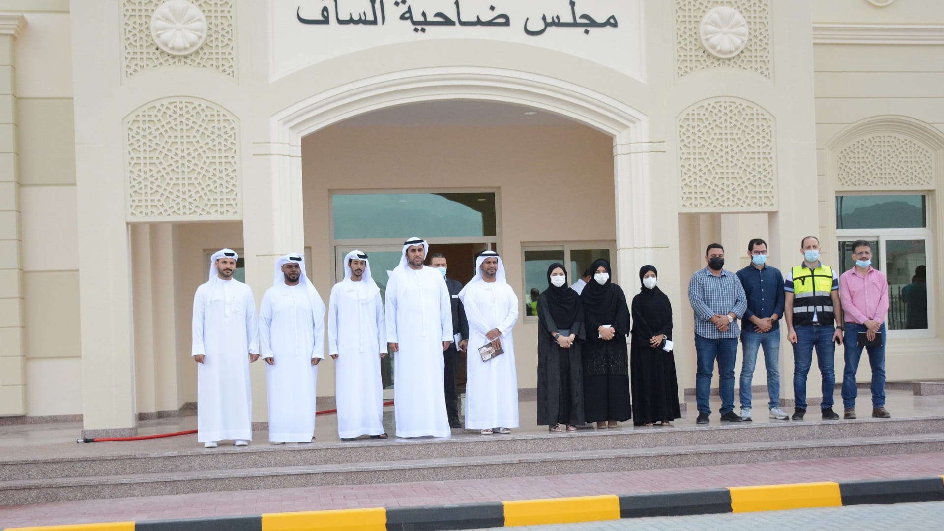 صورة بعنوان: دائرة شؤون الضواحي تتسلم مبنى مجلس منطقة الساف من "أشغال الشارقة" 