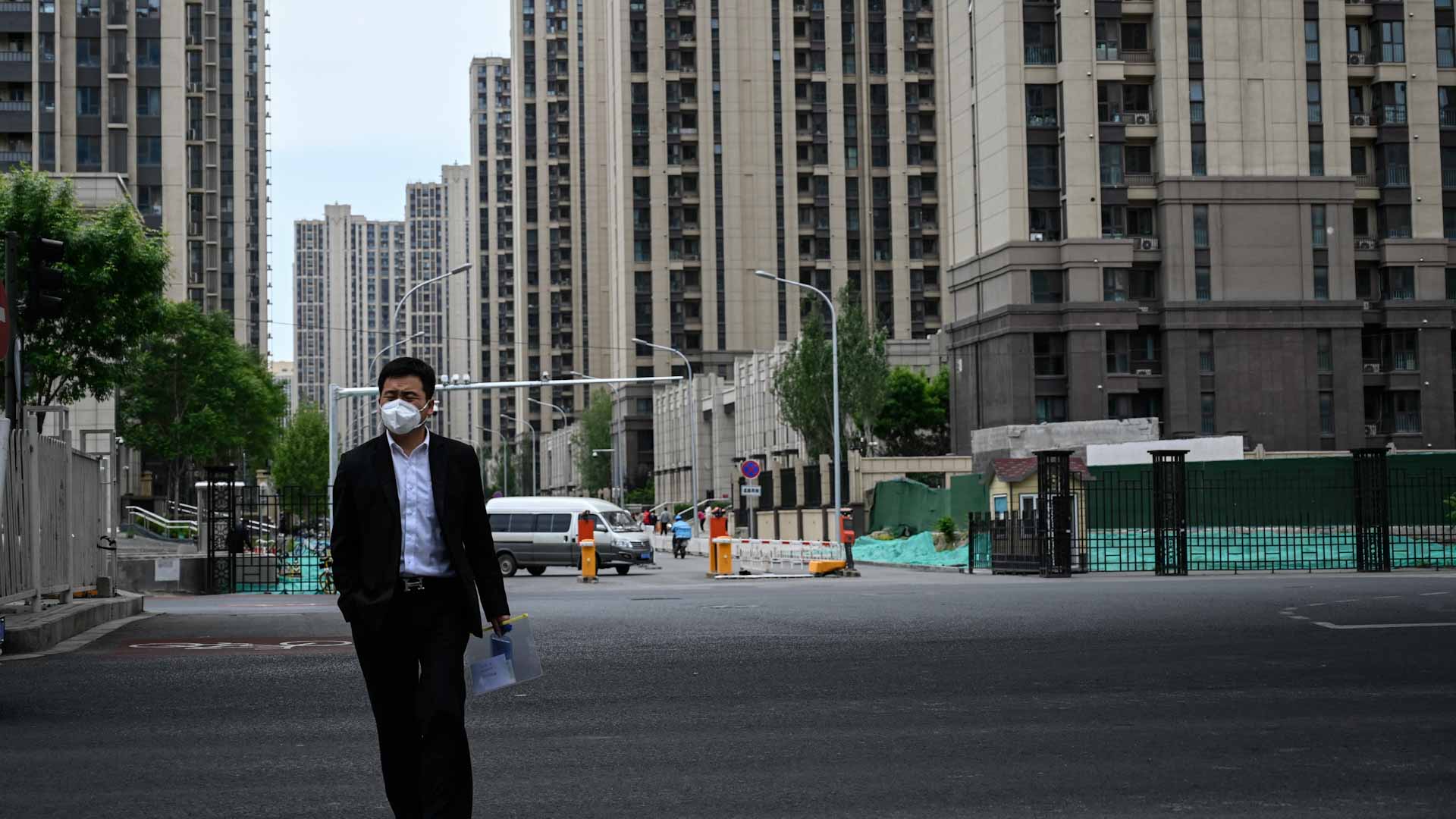 Image for the title: China calls for urgent boost to virus-hit economy 