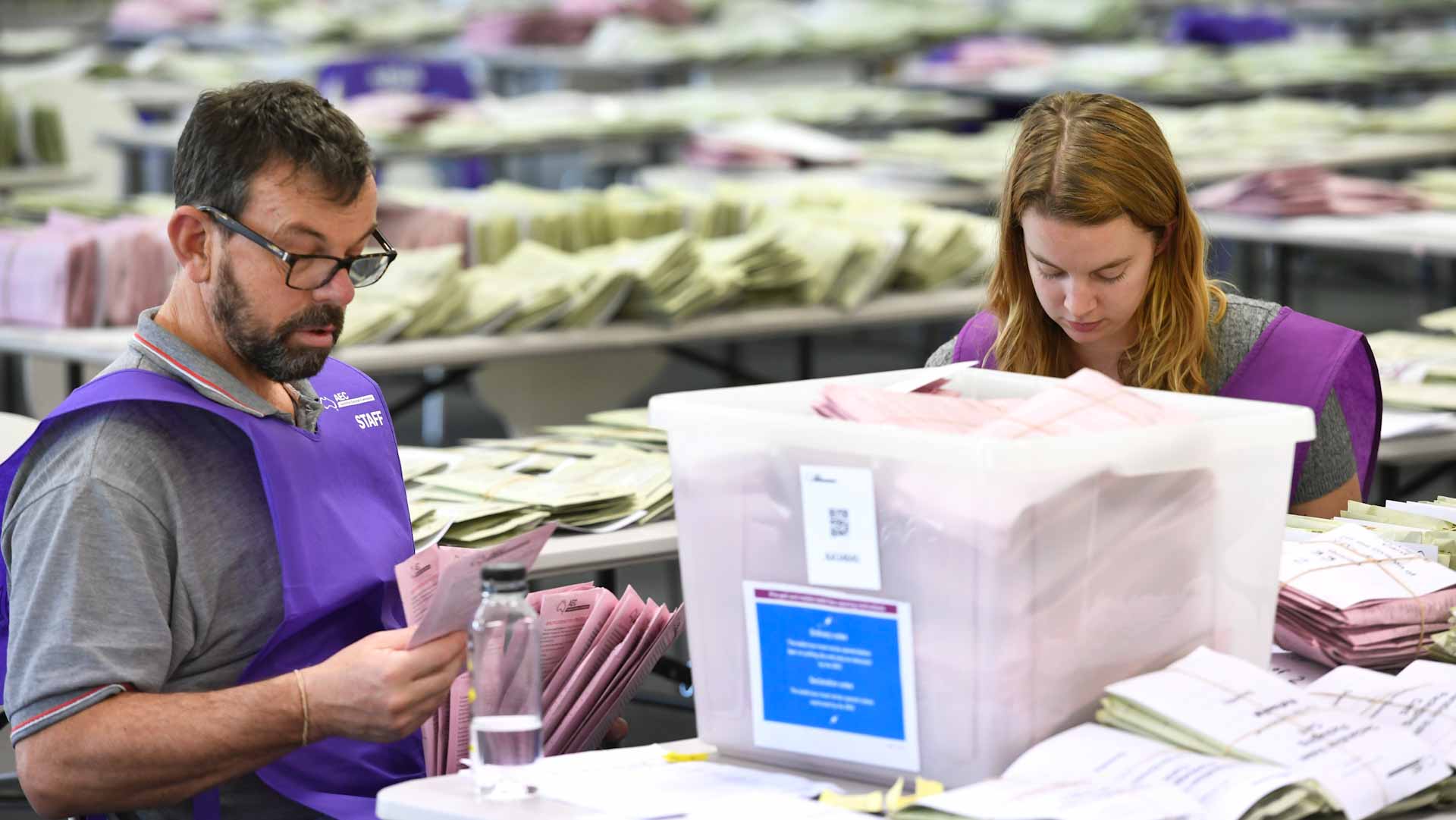Image for the title: Australian election polls show race tightening in final campaign 