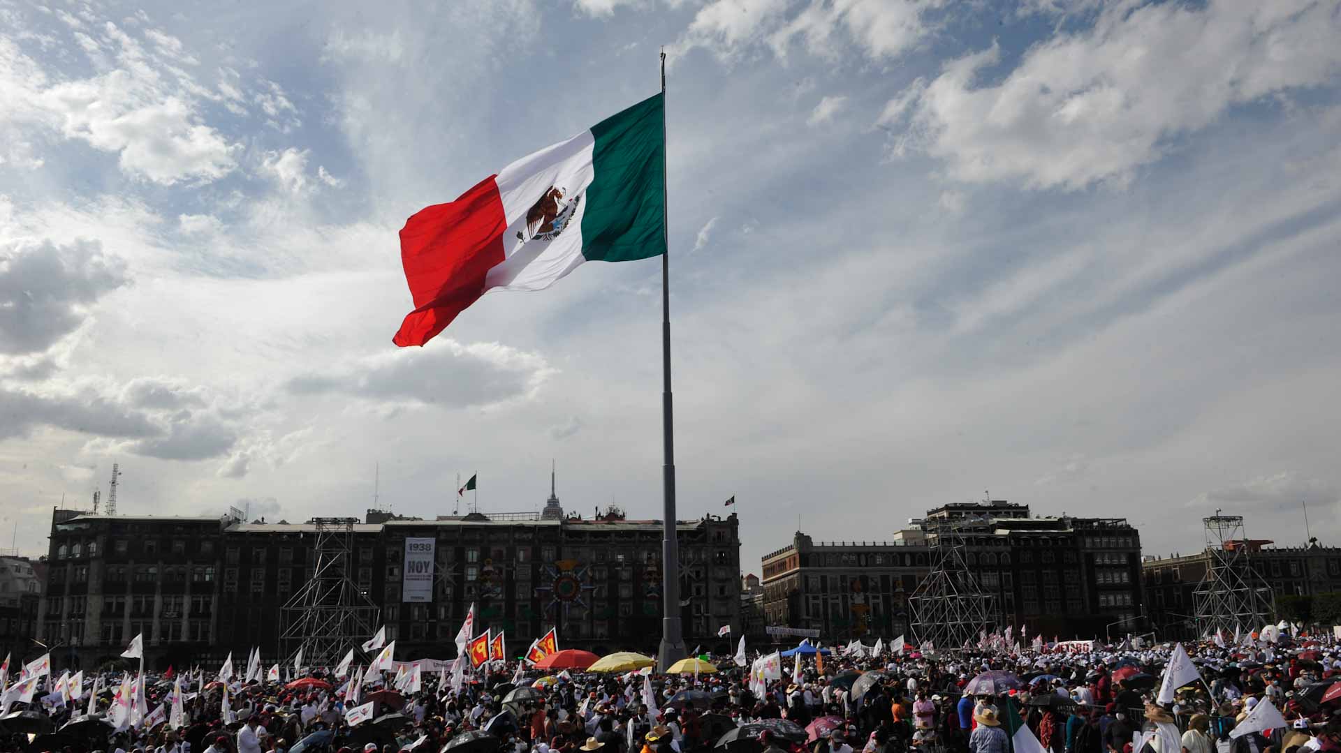 Image for the title: More than 100,000 people officially missing in Mexico 