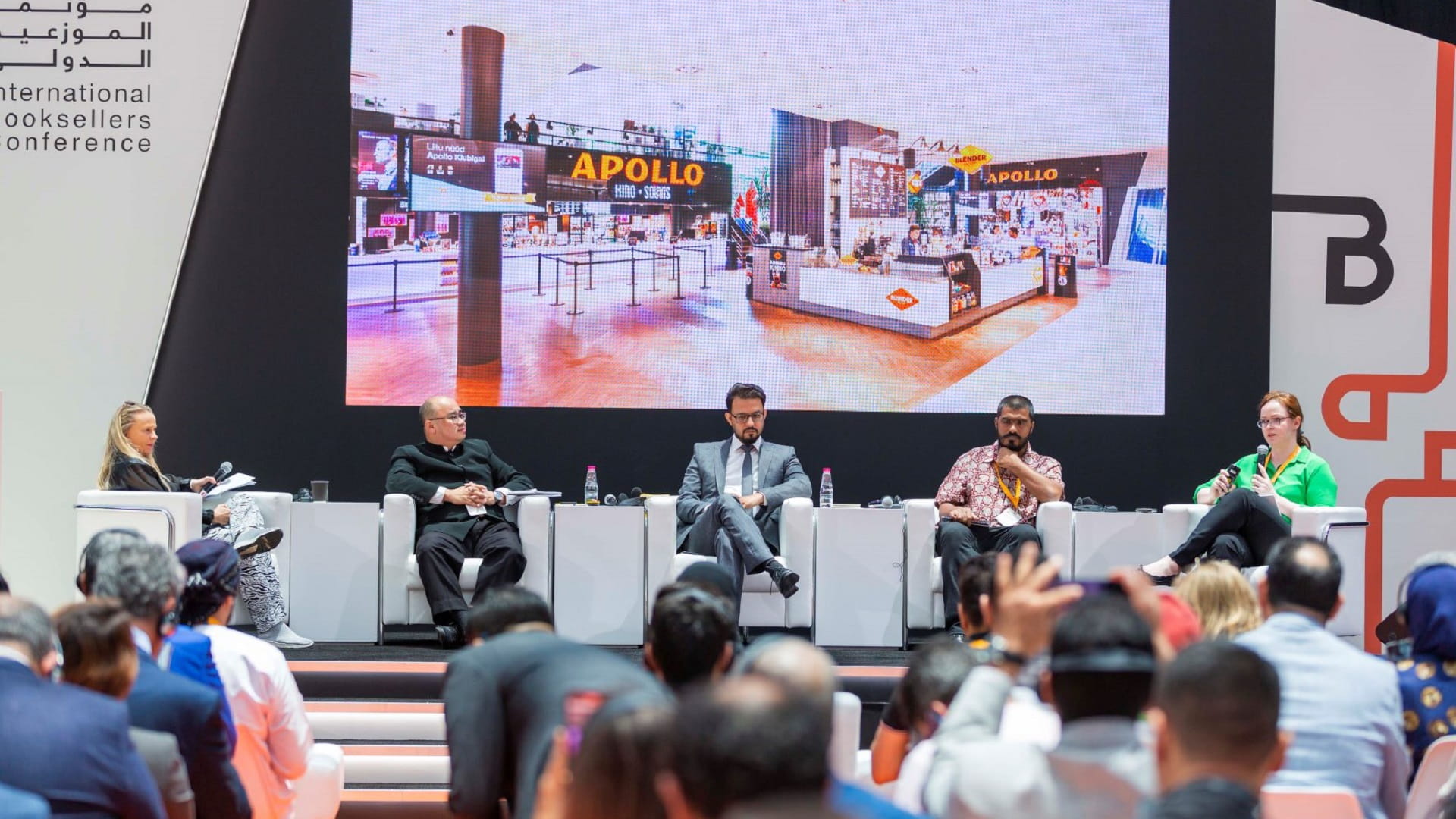 صورة بعنوان: المشاركون بمؤتمر الموزعين يشيدون بدور الشارقة في دعم صناعة الكتاب 