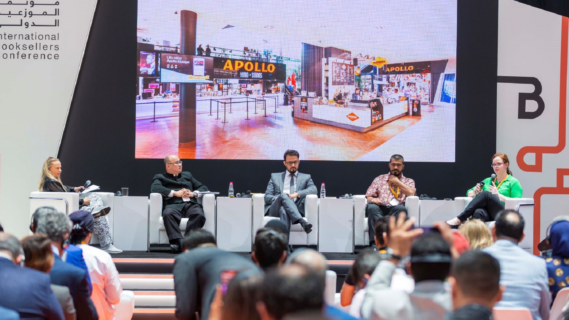 صورة بعنوان: المشاركون بمؤتمر الموزعين يشيدون بدور الشارقة في دعم صناعة الكتاب 